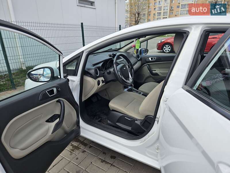 Седан Ford Fiesta 2015 в Софиевской Борщаговке