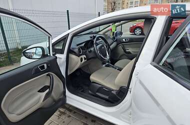 Седан Ford Fiesta 2015 в 