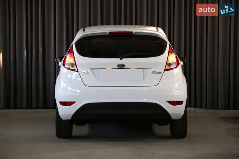 Хэтчбек Ford Fiesta 2015 в Киеве