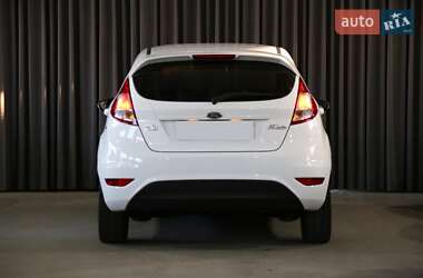 Хэтчбек Ford Fiesta 2015 в 