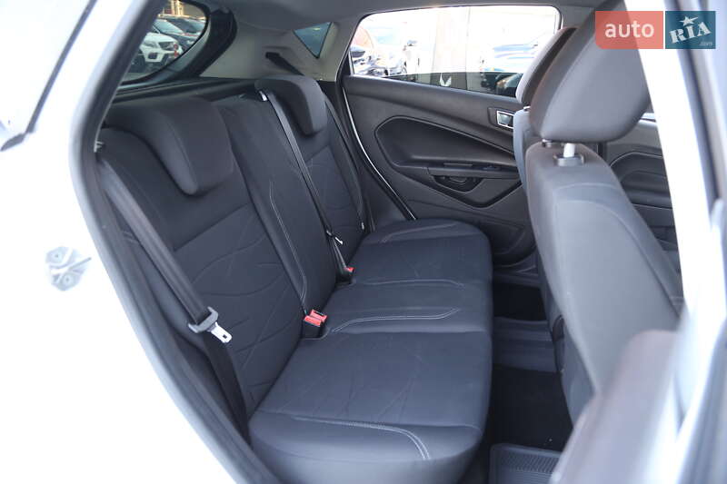 Хэтчбек Ford Fiesta 2015 в Киеве