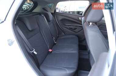 Хэтчбек Ford Fiesta 2015 в 
