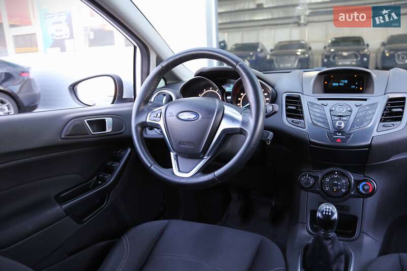 Хэтчбек Ford Fiesta 2015 в Киеве