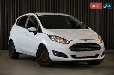 Хэтчбек Ford Fiesta 2015 в 