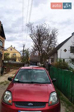 Хэтчбек Ford Fiesta 2006 в 