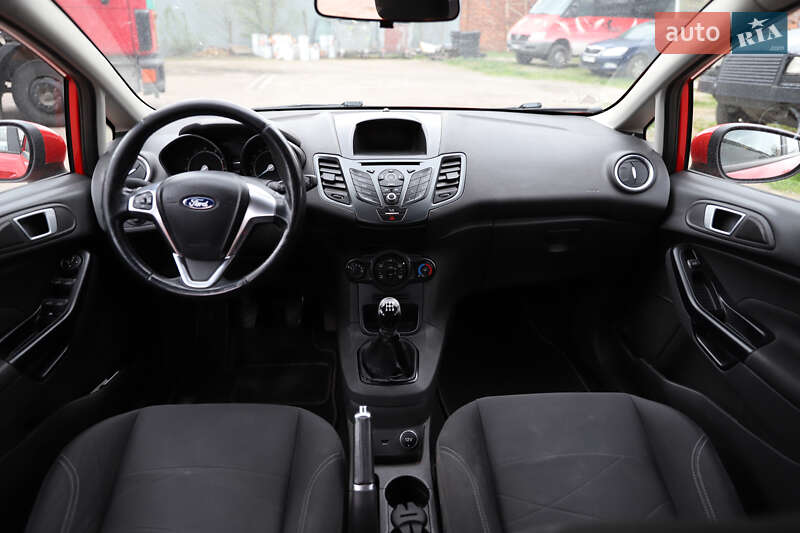 Хетчбек Ford Fiesta 2016 в Львові