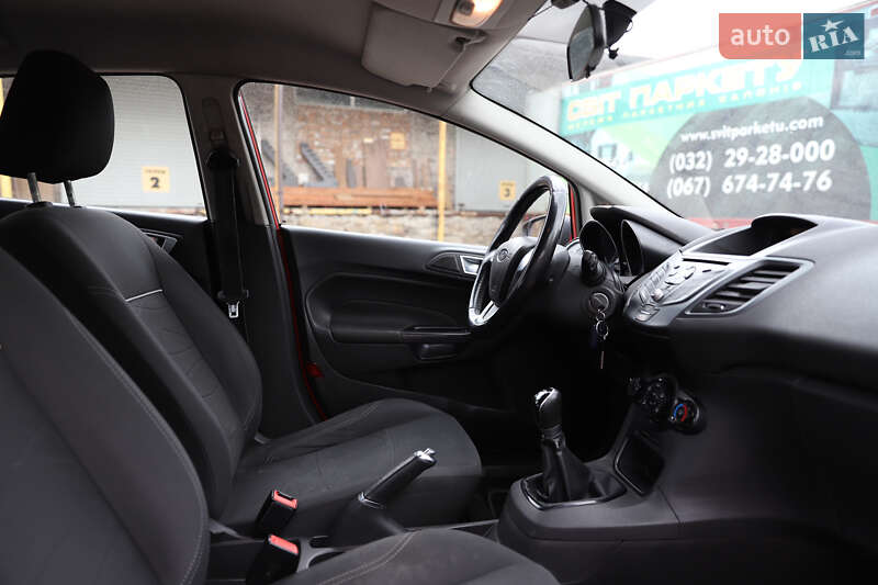 Хетчбек Ford Fiesta 2016 в Львові