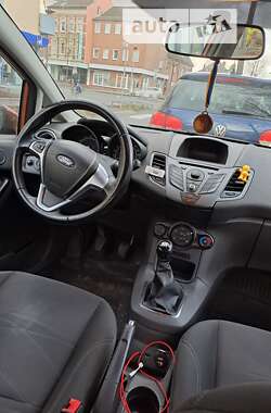 Хетчбек Ford Fiesta 2013 в Чернівцях