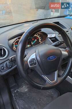 Хетчбек Ford Fiesta 2013 в Чернівцях