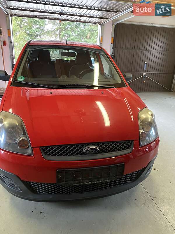 Хетчбек Ford Fiesta 2006 в 