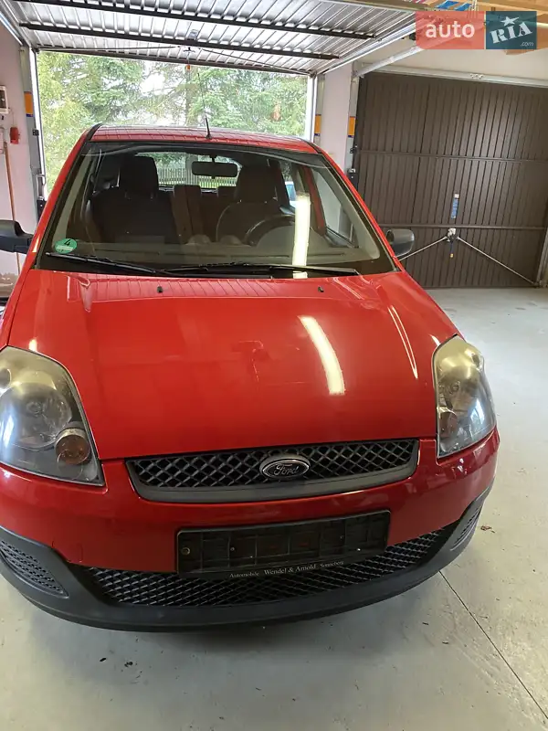 Хетчбек Ford Fiesta 2006 в 