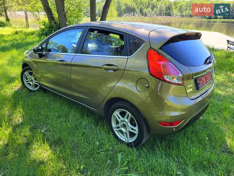 Хэтчбек Ford Fiesta 2015 в Ивано-Франковске
