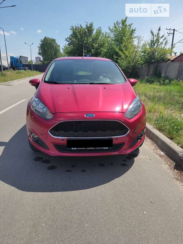 Хэтчбек Ford Fiesta 2016 в Киеве