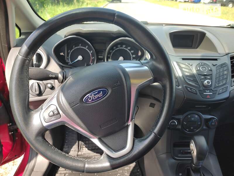 Хетчбек Ford Fiesta 2016 в Києві