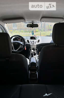 Хэтчбек Ford Fiesta 2009 в 