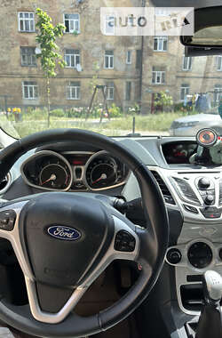 Хэтчбек Ford Fiesta 2009 в 