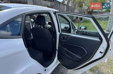 Седан Ford Fiesta 2016 в Ужгороді