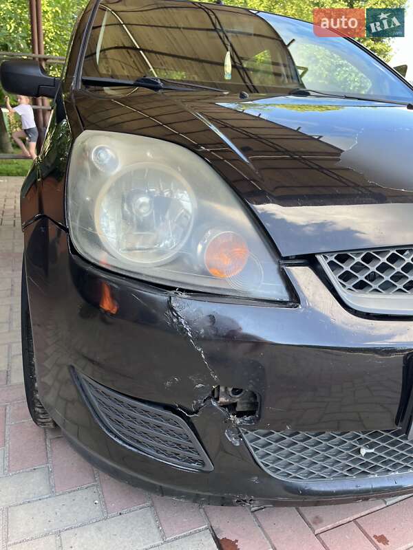 Хэтчбек Ford Fiesta 2007 в Новомосковске