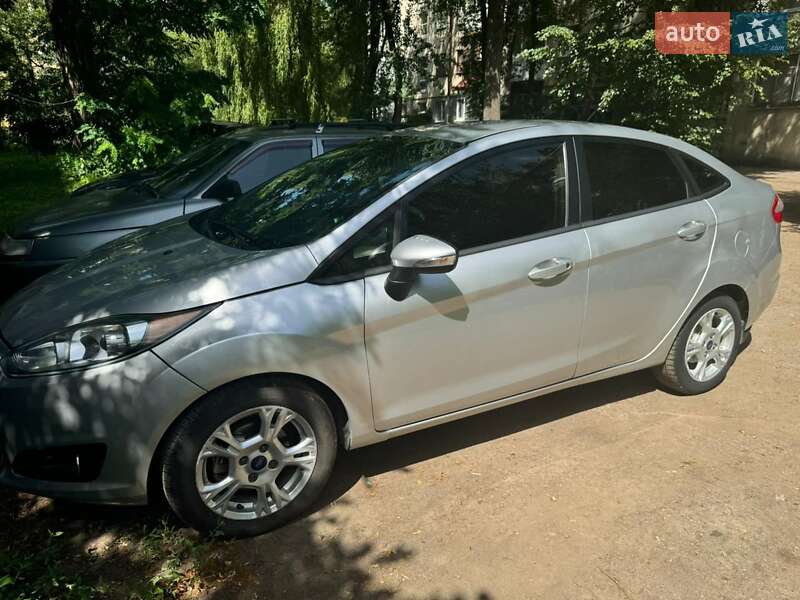 Седан Ford Fiesta 2015 в Ивано-Франковске