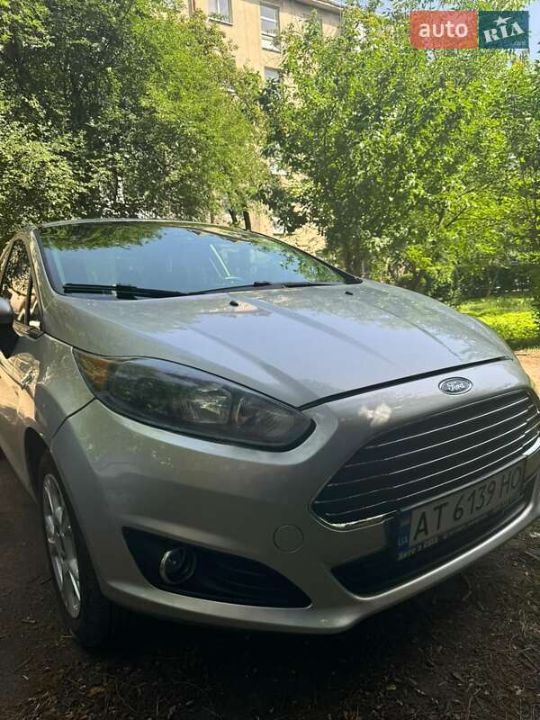 Седан Ford Fiesta 2015 в Ивано-Франковске