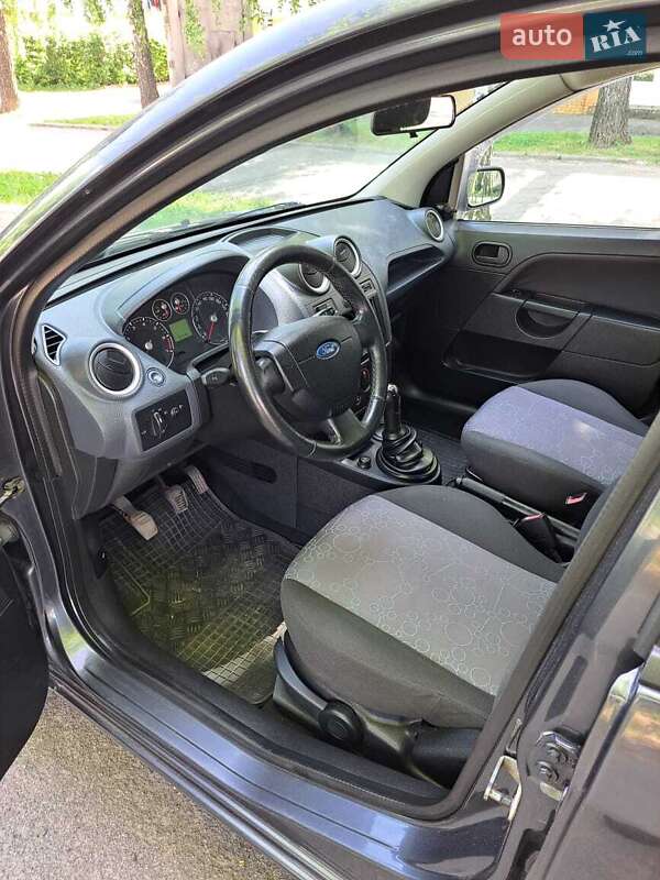 Хэтчбек Ford Fiesta 2006 в Сумах