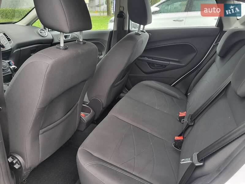 Хэтчбек Ford Fiesta 2016 в Ужгороде