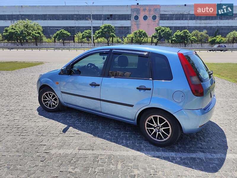 Хэтчбек Ford Fiesta 2002 в Днепре