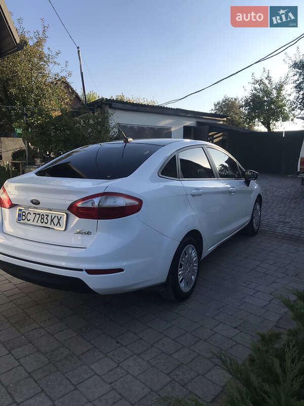 Седан Ford Fiesta 2014 в Львові