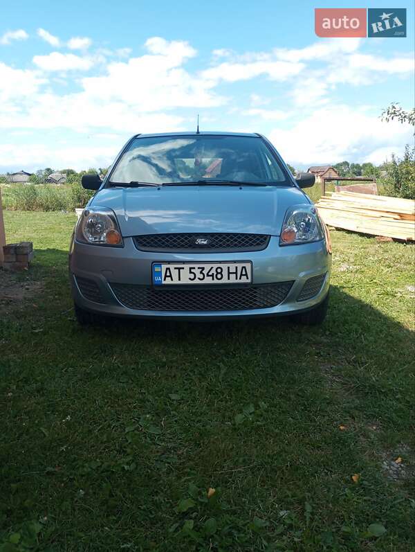 Хэтчбек Ford Fiesta 2006 в Ивано-Франковске