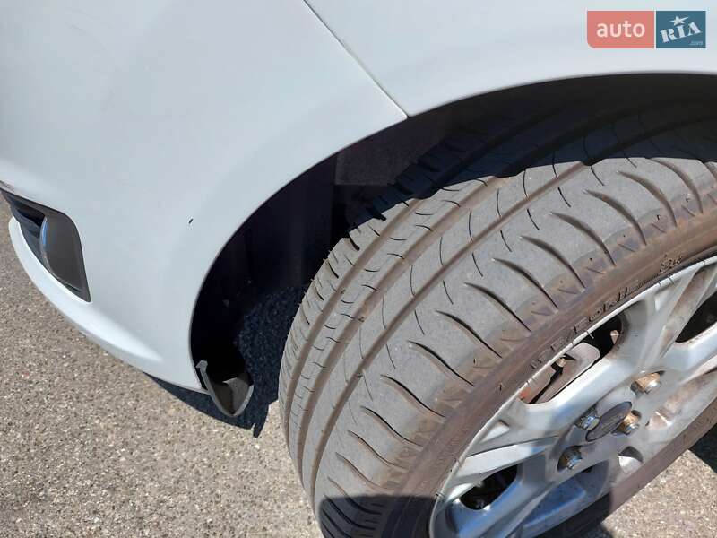 Хэтчбек Ford Fiesta 2016 в Киеве