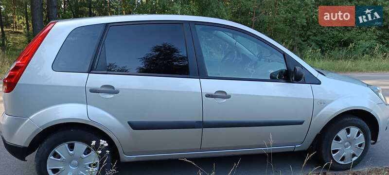 Хэтчбек Ford Fiesta 2007 в Новгород-Северском
