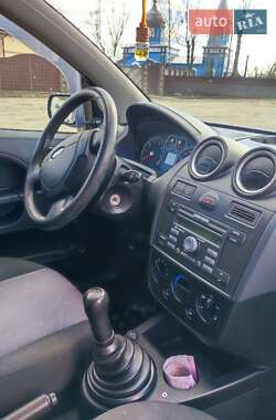 Хэтчбек Ford Fiesta 2007 в 
