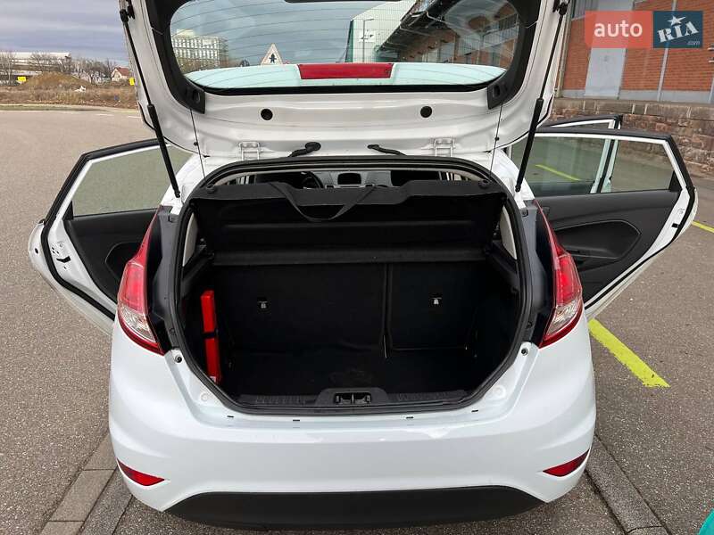 Хэтчбек Ford Fiesta 2016 в Каменском