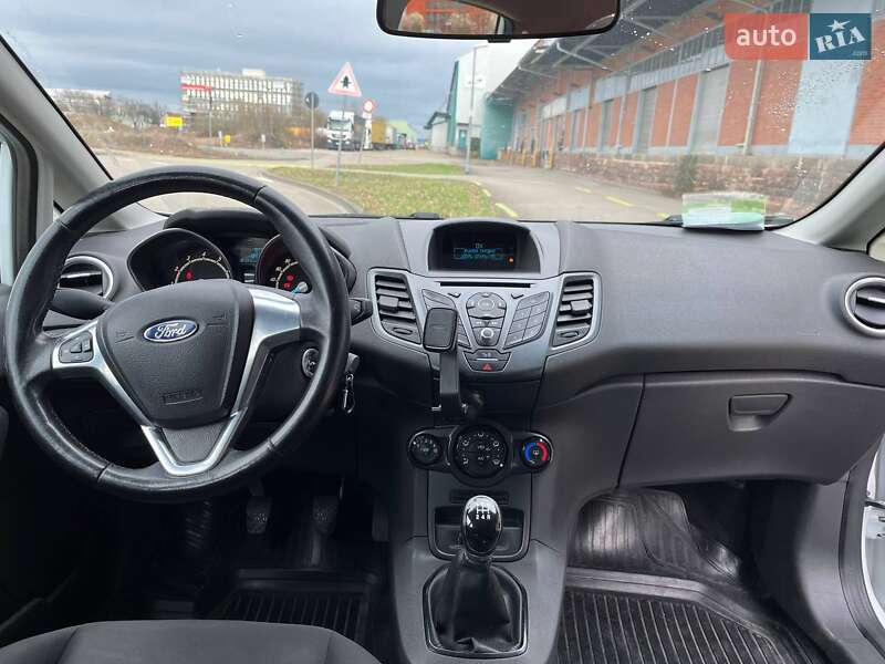 Хэтчбек Ford Fiesta 2016 в Каменском