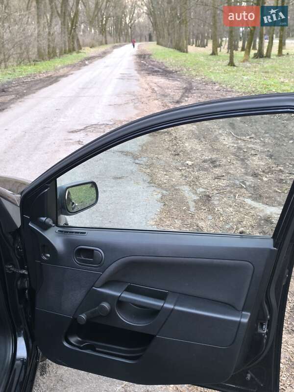 Хетчбек Ford Fiesta 2005 в Яготині