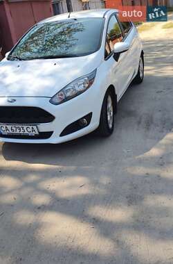 Хэтчбек Ford Fiesta 2016 в 