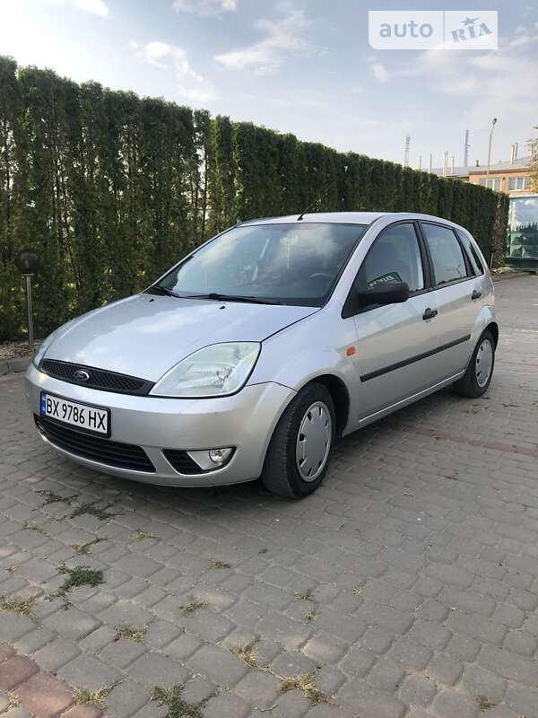 Хэтчбек Ford Fiesta 2003 в 