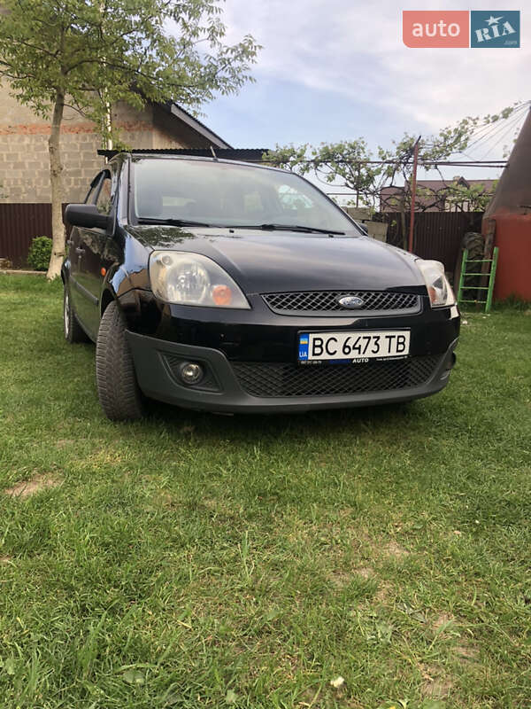 Хэтчбек Ford Fiesta 2008 в Новояворовске фото 4 Хэтчбек Ford Fiesta 2008 в Новояворовске