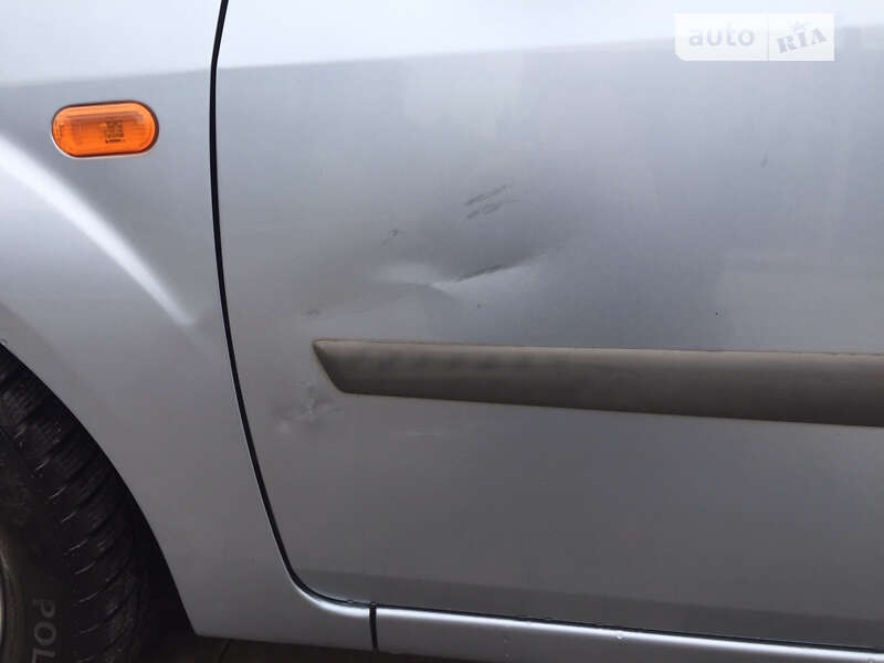 Хэтчбек Ford Fiesta 2006 в Поляне