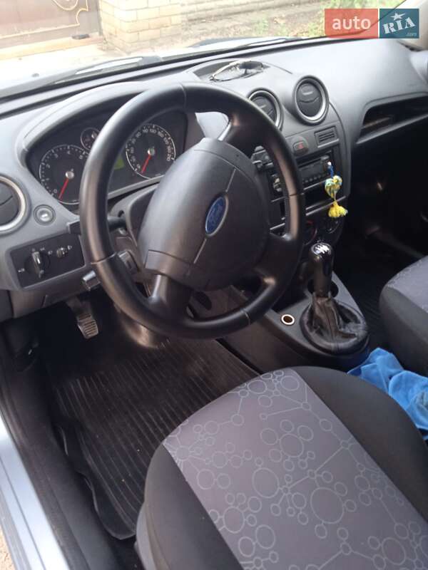 Хэтчбек Ford Fiesta 2007 в Новой Одессе фото 6 Хэтчбек Ford Fiesta 2007 в Новой Одессе