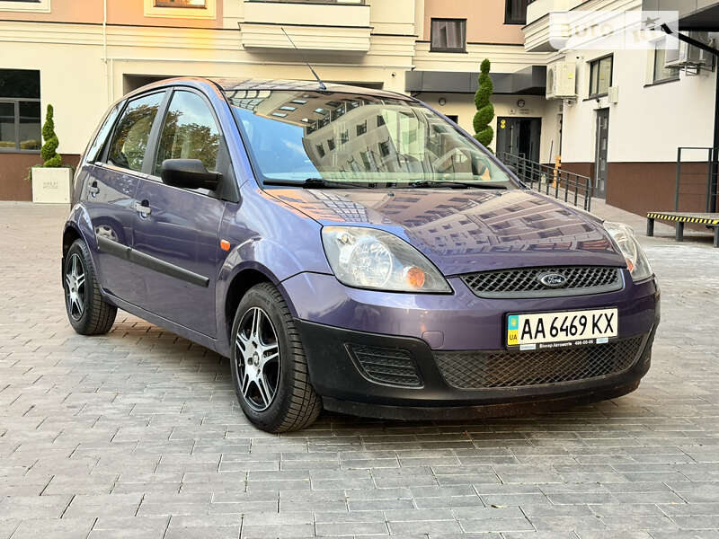 Хэтчбек Ford Fiesta 2006 в Ровно