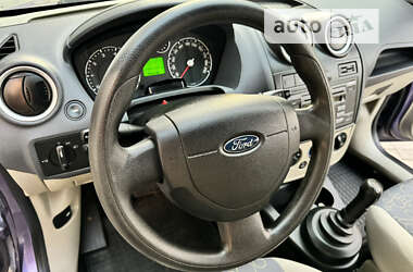 Хэтчбек Ford Fiesta 2006 в Ровно