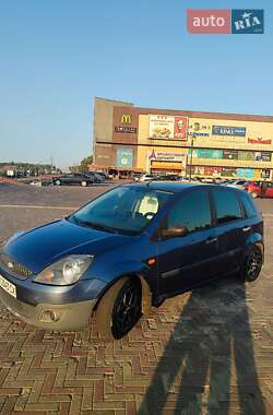 Хэтчбек Ford Fiesta 2006 в 