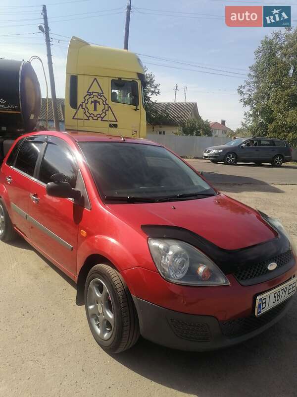 Хэтчбек Ford Fiesta 2006 в Гадяче