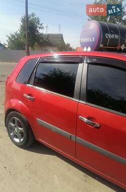 Хэтчбек Ford Fiesta 2006 в Гадяче
