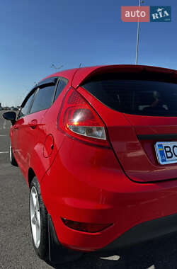 Хэтчбек Ford Fiesta 2012 в 