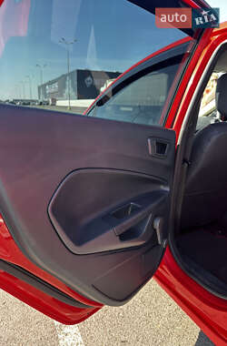 Хэтчбек Ford Fiesta 2012 в 