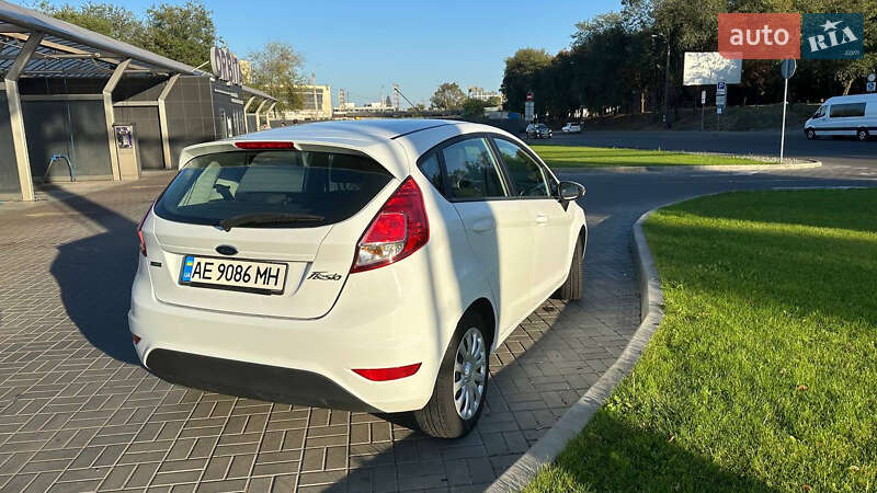 Хэтчбек Ford Fiesta 2016 в Днепре