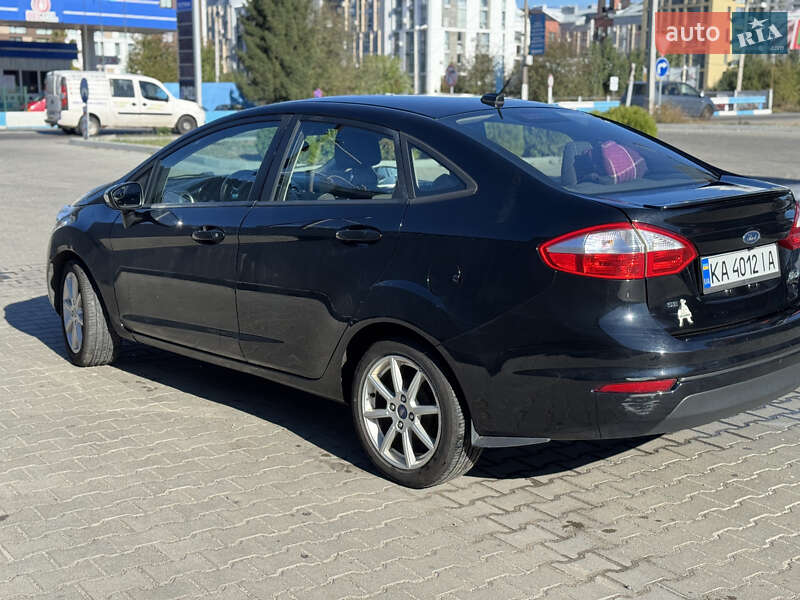 Седан Ford Fiesta 2016 в Киеве