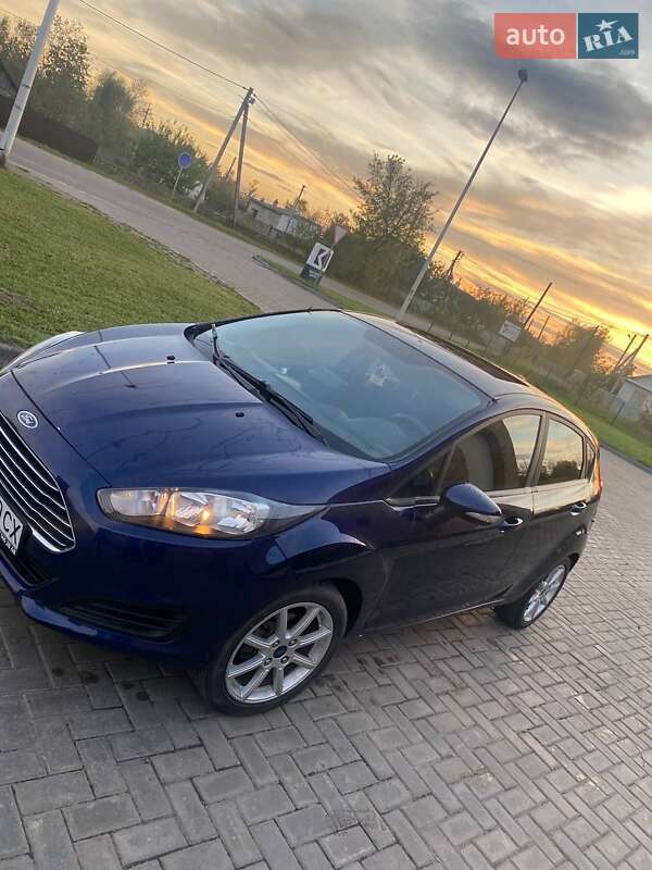 Хетчбек Ford Fiesta 2015 в Любомлі